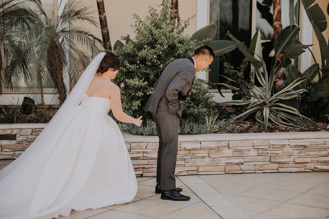 Peter and Lisa's first look on their 2018 wedding day
