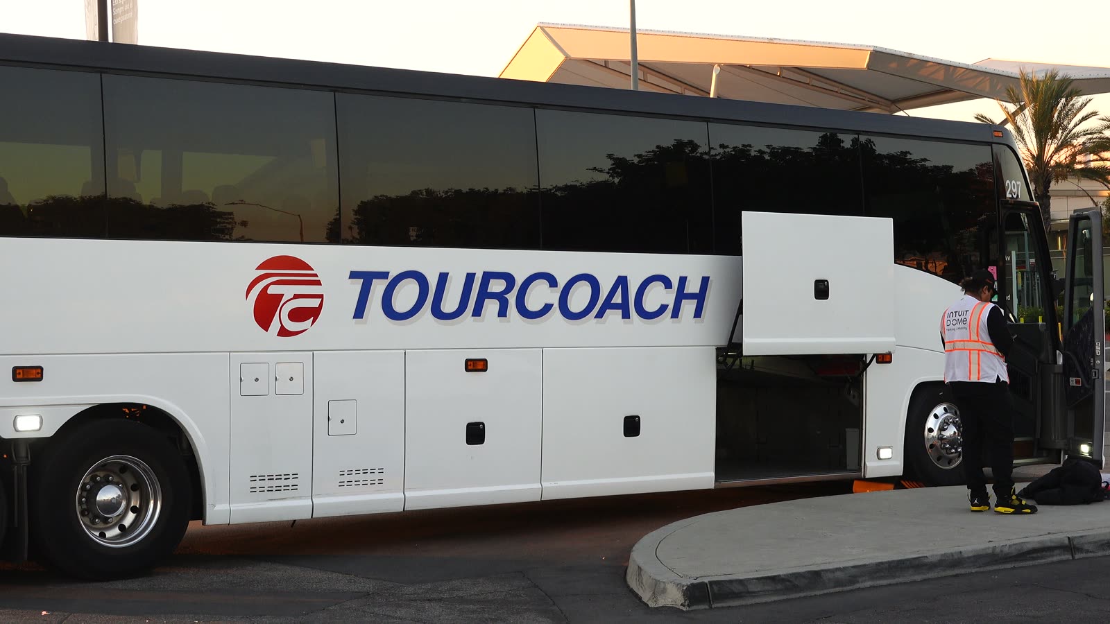 Free charter bus shuttle to Intuit Dome for a Clippers game